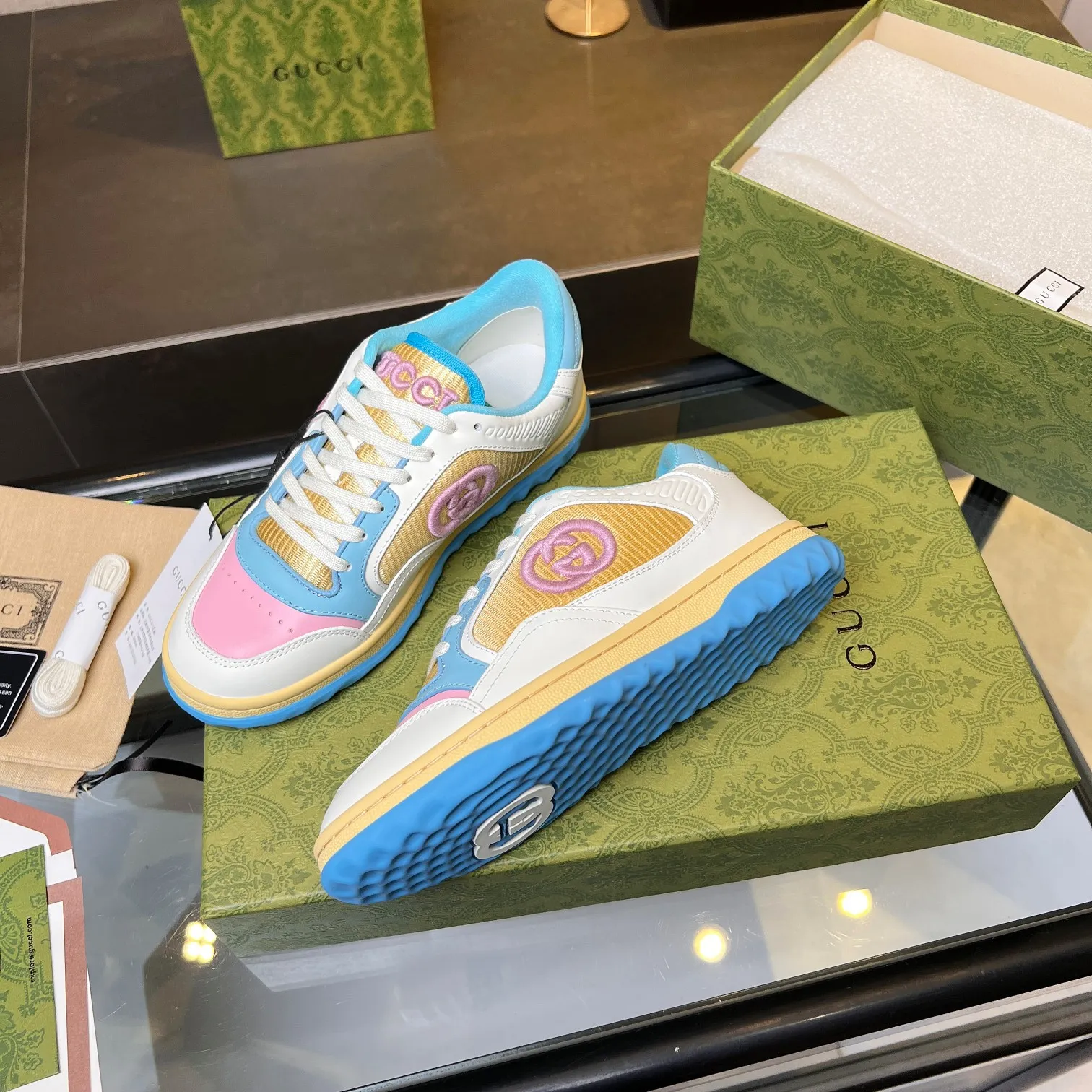 👟👟Ex-factory price 520👟👟 Top version, full styling effect, instant sales of the common practice of soft treading in the market, 💣💣💣Gucci2023 early spring Gucci G home latest hot style MAC80 sports shoes couple style casual retro distressed dirty shoes small dirty shoes small white shoes🌸🌸🌸 original purchase and development Production Gucci MAC80 new hot-selling series. The exquisite and compact interlocking double G logo romantically interprets the aesthetic concept of this series. Made of off-white leather, ▪️Material: original customized imported first-layer cowhide ▪️Inner lining: original customized imported breathable mesh ▪️Outsole: original molded two-color TPU outsole ▪️Sole thickness: 3CM ▪️Size: women's 35-40 / men's 39-45
